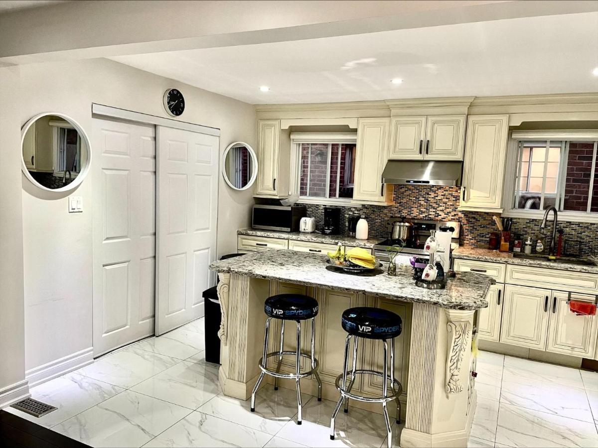 77 Nice And Warm Series Rooms Toronto Ngoại thất bức ảnh