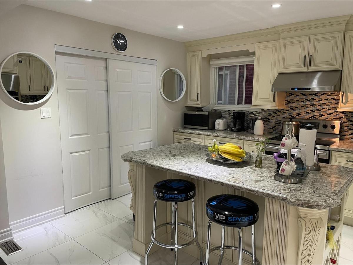 77 Nice And Warm Series Rooms Toronto Ngoại thất bức ảnh