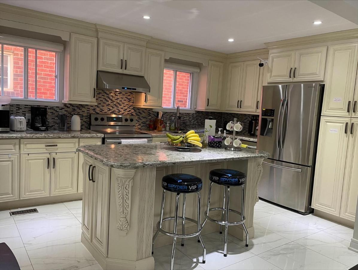 77 Nice And Warm Series Rooms Toronto Ngoại thất bức ảnh